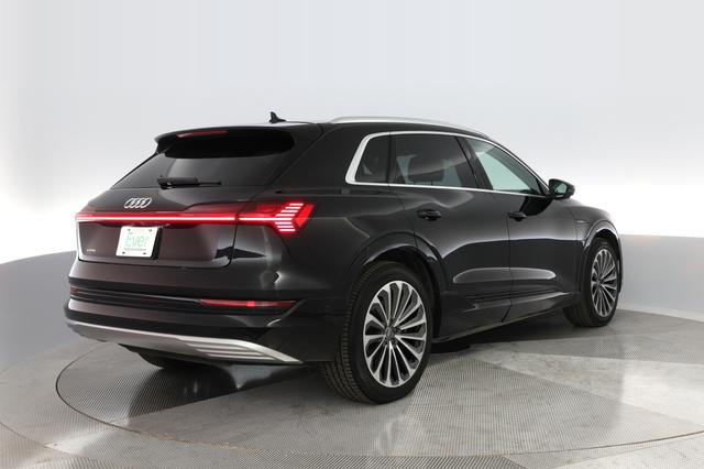 2019 Audi e-tron — photo 2 of 35