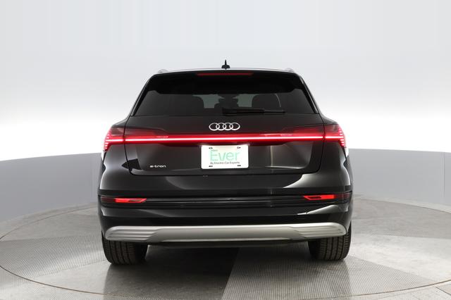 2019 Audi e-tron — photo 8 of 35