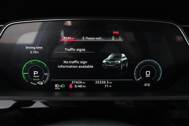 2019 Audi e-tron — photo 4 of 35