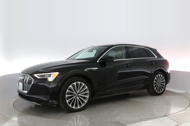 2019 Audi e-tron — photo 10 of 35