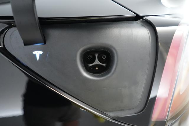 2022 Tesla Model 3 — photo 8 of 23