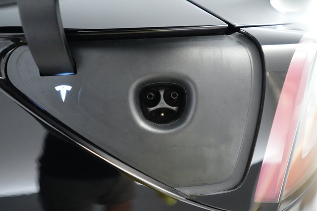 2022 Tesla Model 3 — photo 8 of 23