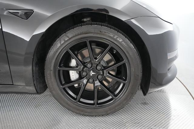 2022 Tesla Model 3 — photo 7 of 23