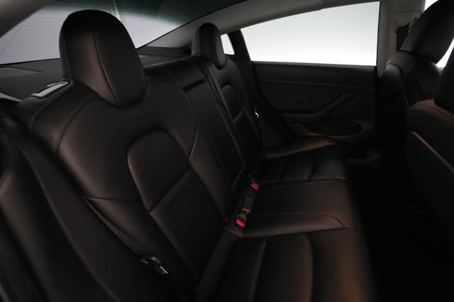 2022 Tesla Model 3 — photo 4 of 23