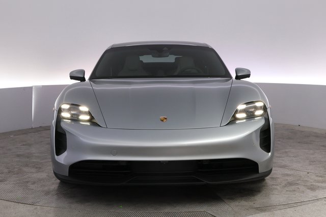 2020 Porsche Taycan — photo 9 of 24
