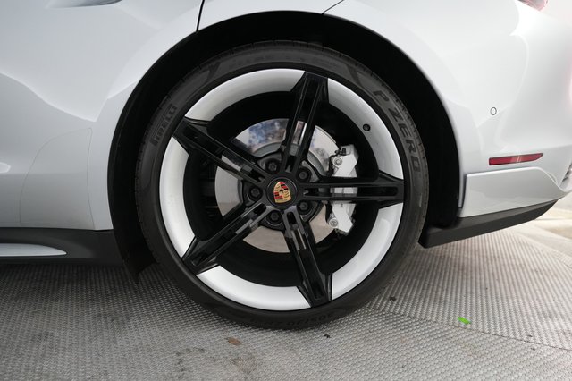 2020 Porsche Taycan — photo 7 of 24