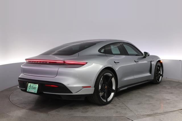 2020 Porsche Taycan — photo 2 of 24