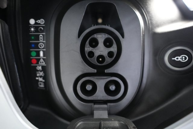 2020 Porsche Taycan — photo 8 of 24