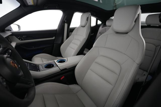 2020 Porsche Taycan — photo 3 of 24