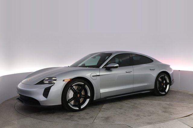 2020 Porsche Taycan — photo 14 of 24