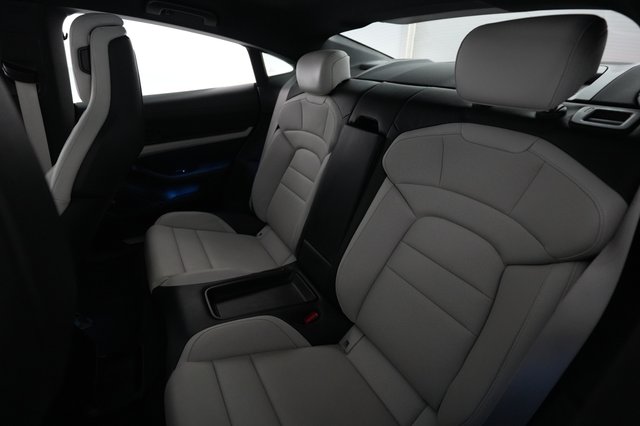 2020 Porsche Taycan — photo 19 of 24