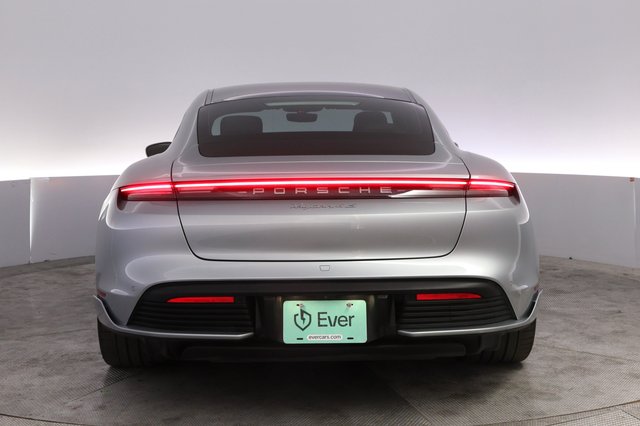 2020 Porsche Taycan — photo 12 of 24