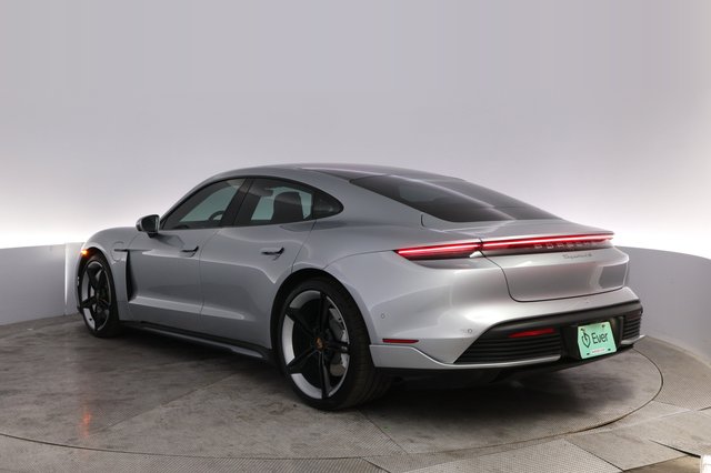 2020 Porsche Taycan — photo 13 of 24