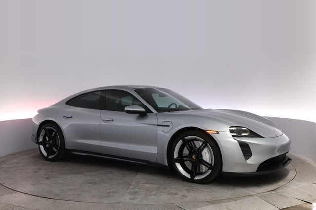 2020 Porsche Taycan — photo 11 of 24