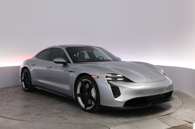 2020 Porsche Taycan — photo 10 of 24