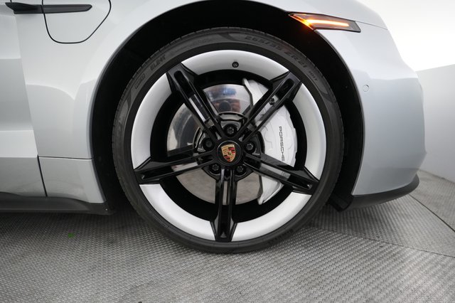2020 Porsche Taycan — photo 16 of 24
