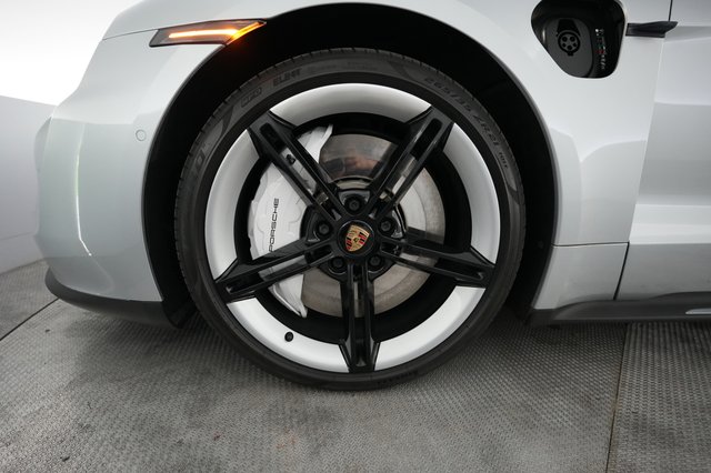 2020 Porsche Taycan — photo 15 of 24