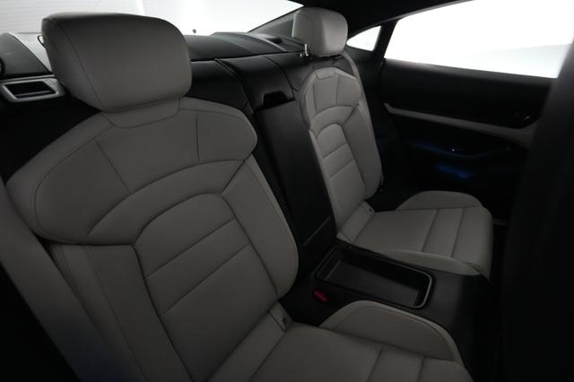 2020 Porsche Taycan — photo 4 of 24