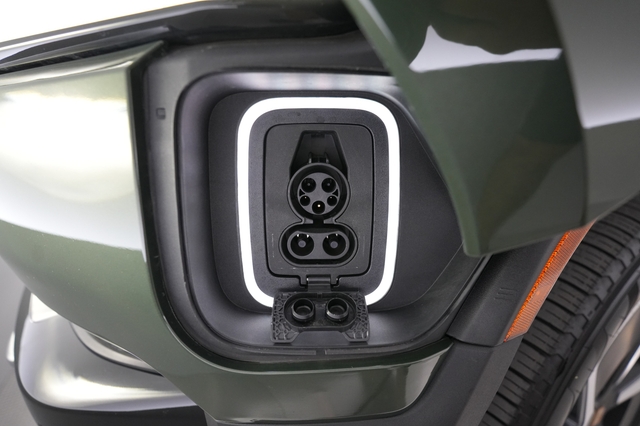 2024 Rivian R1S