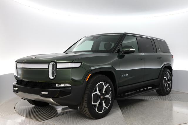 2024 Rivian R1S — VIN 7PDSGBBAXRN039421