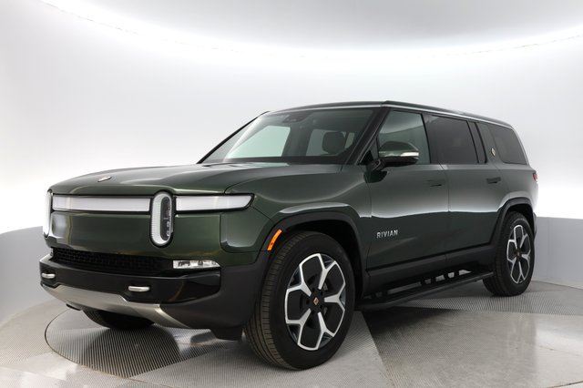2024 Rivian R1S — VIN 7PDSGBBAXRN039421