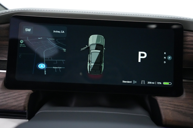 2024 Rivian R1S