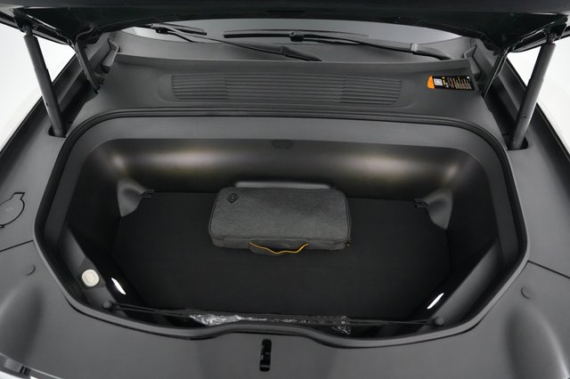 2024 Rivian R1S — photo 18 of 19