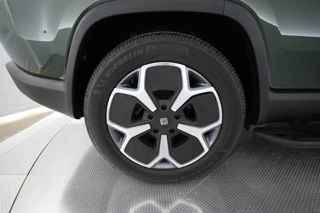 2024 Rivian R1S