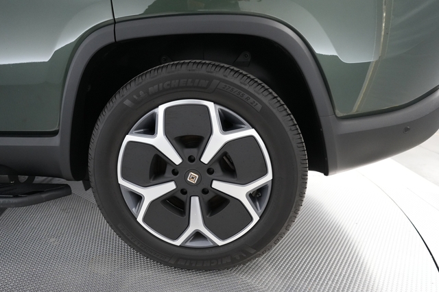 2024 Rivian R1S