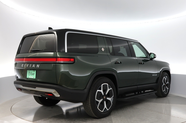2024 Rivian R1S