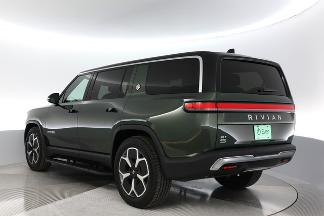 2024 Rivian R1S