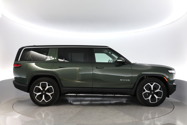 2024 Rivian R1S