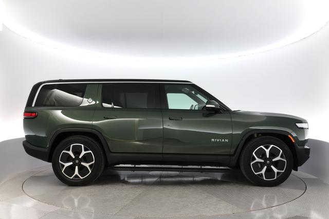 2024 Rivian R1S — photo 10 of 19