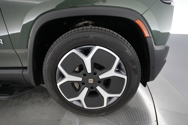 2024 Rivian R1S