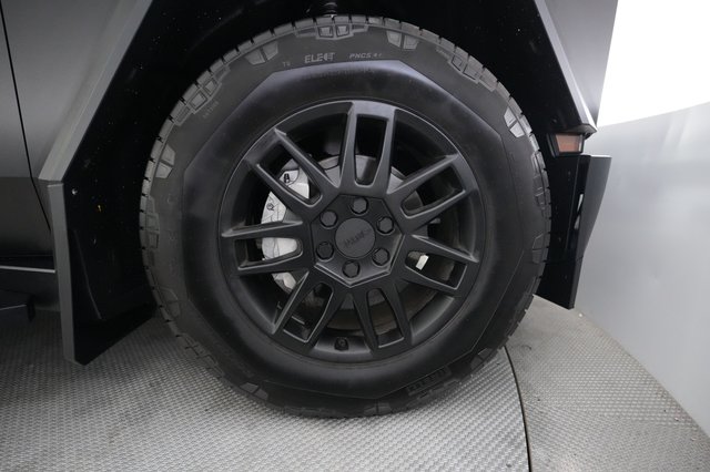 2025 Tesla Cybertruck — photo 10 of 20