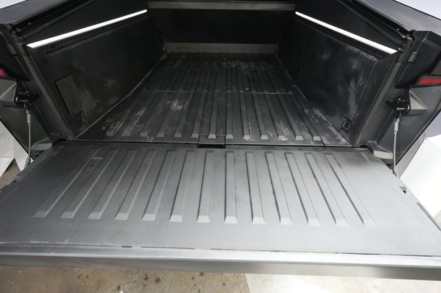 2025 Tesla Cybertruck — photo 6 of 20