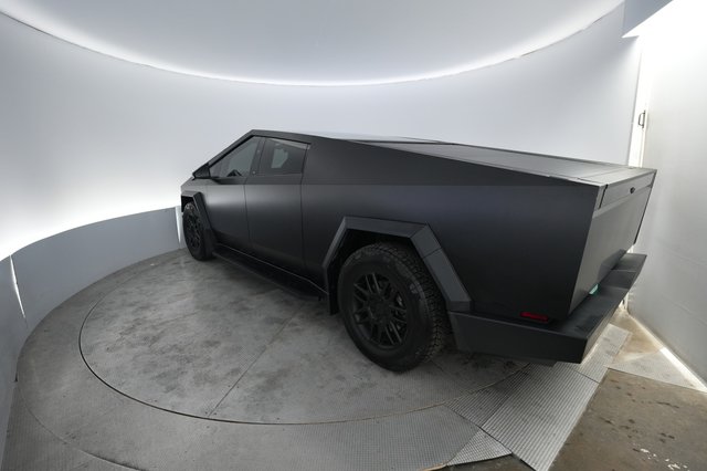2025 Tesla Cybertruck — photo 2 of 20