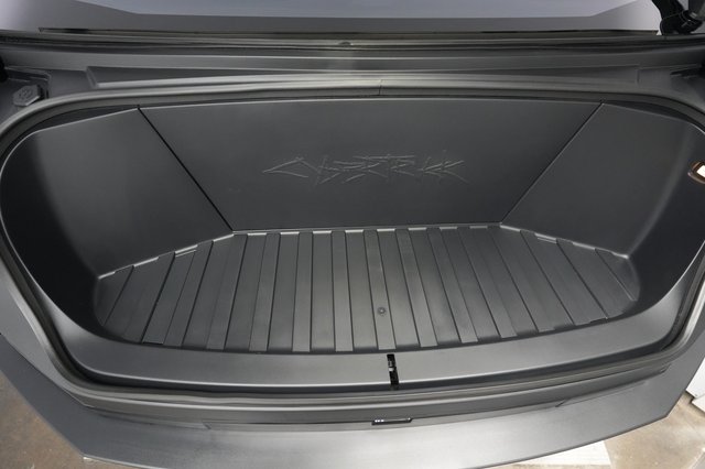 2025 Tesla Cybertruck — photo 14 of 20