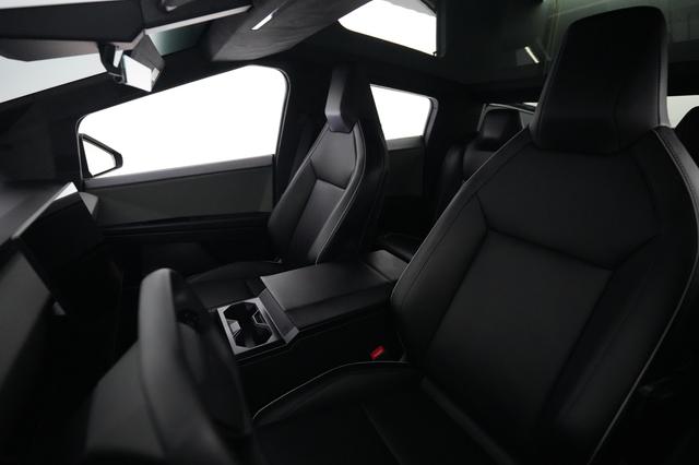 2025 Tesla Cybertruck — photo 3 of 20