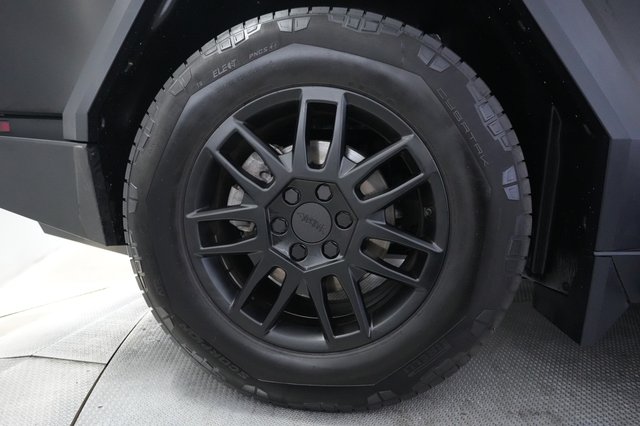 2025 Tesla Cybertruck — photo 11 of 20