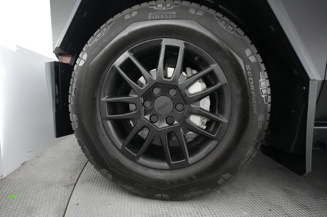 2025 Tesla Cybertruck — photo 9 of 20