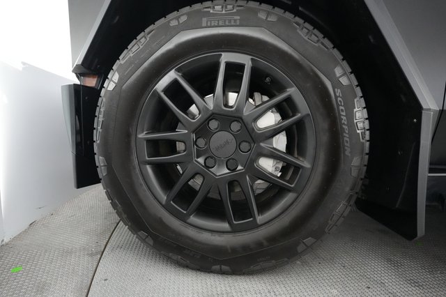 2025 Tesla Cybertruck — photo 9 of 20