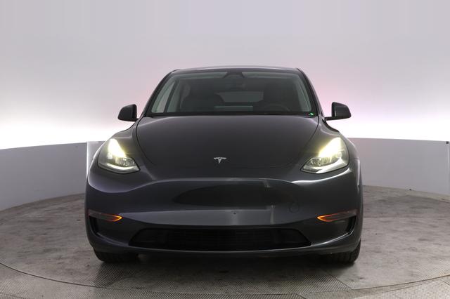 2024 Tesla Model Y — photo 9 of 24