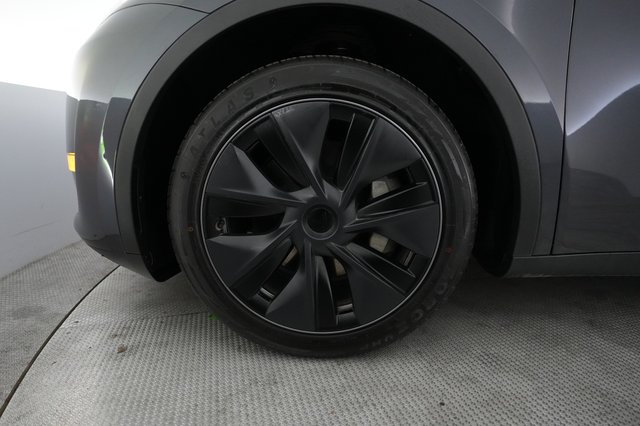 2024 Tesla Model Y — photo 15 of 24