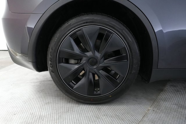 2024 Tesla Model Y — photo 17 of 24