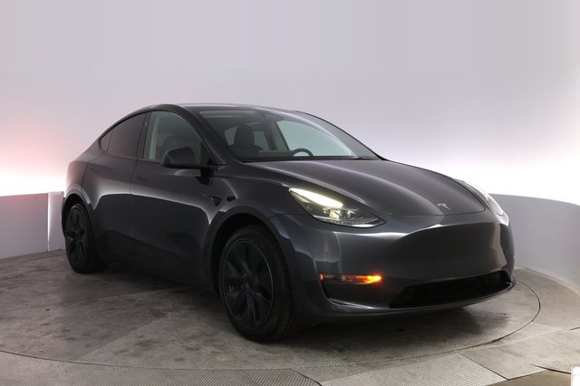 2024 Tesla Model Y — photo 10 of 24