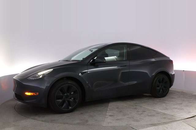 2024 Tesla Model Y — photo 14 of 24