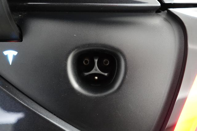 2024 Tesla Model Y — photo 8 of 24