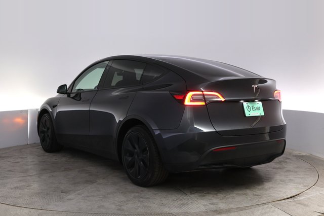 2024 Tesla Model Y — photo 13 of 24