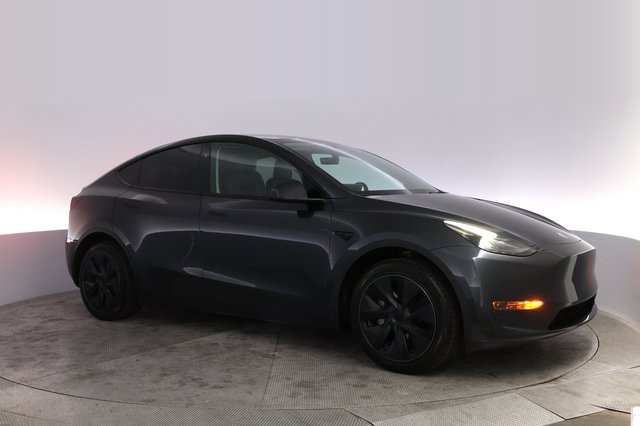 2024 Tesla Model Y — photo 11 of 24